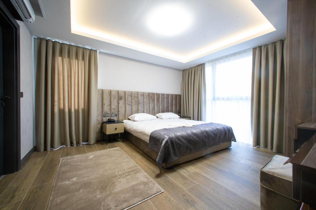 a bedroom with a bed and a large window at MAD INN HOTEL & SPA in Ankara