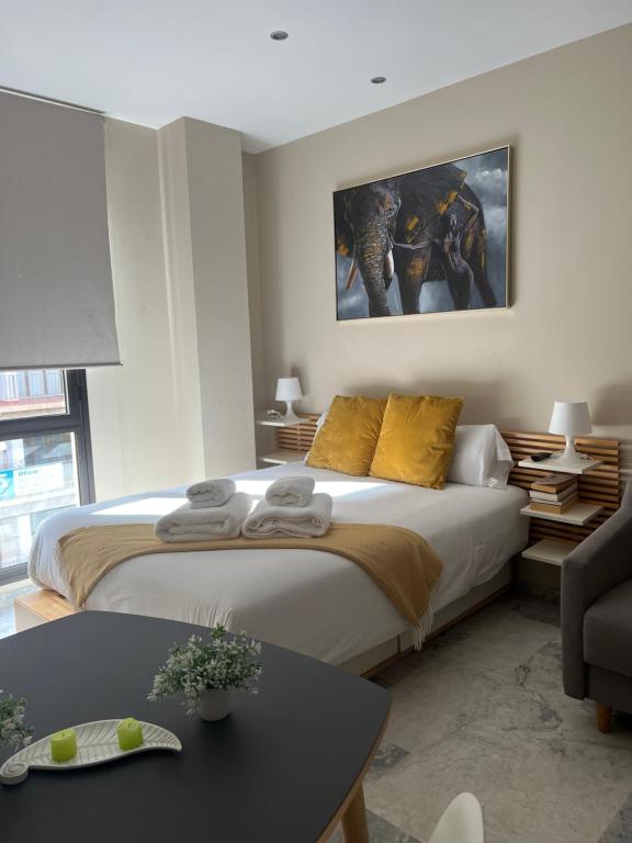 A bed or beds in a room at Premium Center Alameda