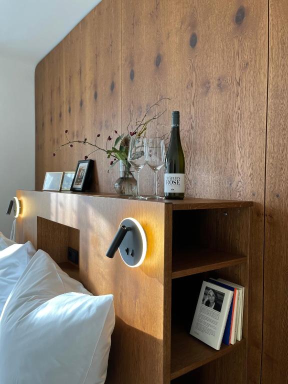 Postel nebo postele na pokoji v ubytování Hotel-Weingut Bernard