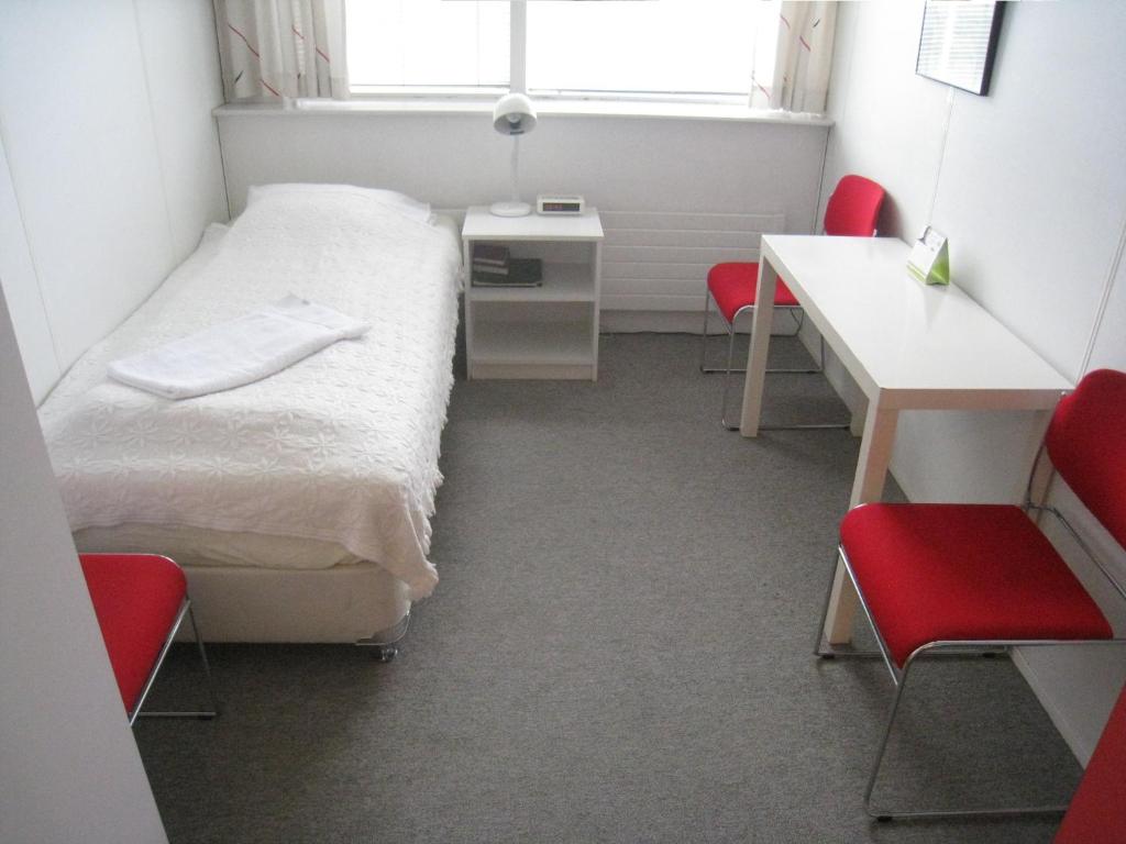 
Single Room with Shared Bathroom
