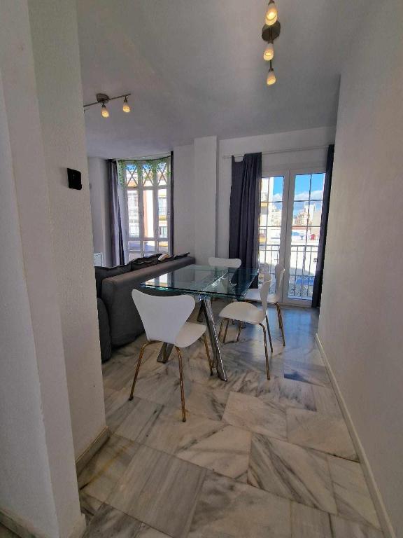 Fotografia z galérie ubytovania Ático moderno con terraza privada en Málaga centro v destinácii Málaga