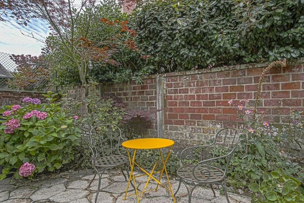 Vonkajšia záhrada v ubytovaní Maison de ville avec jardin Etretat