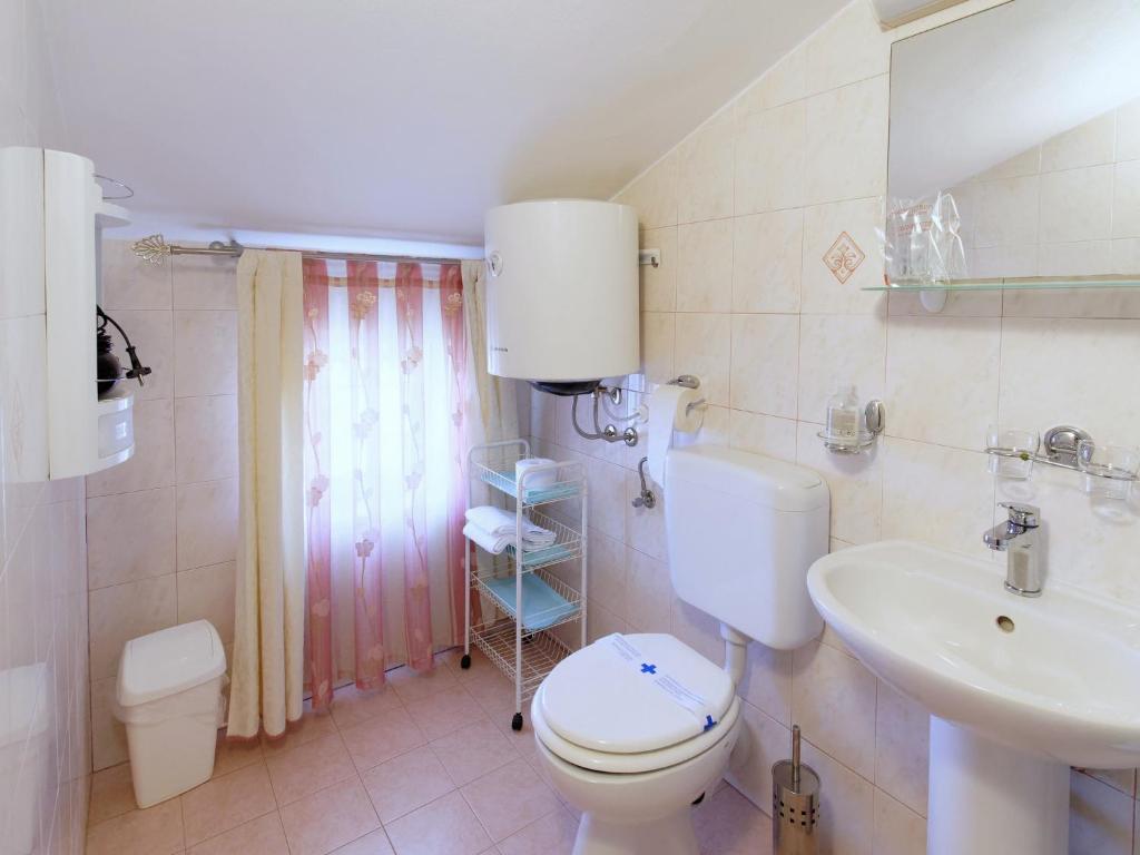 Kúpeľňa v ubytovaní Holiday Home Nevena by Rent Istria