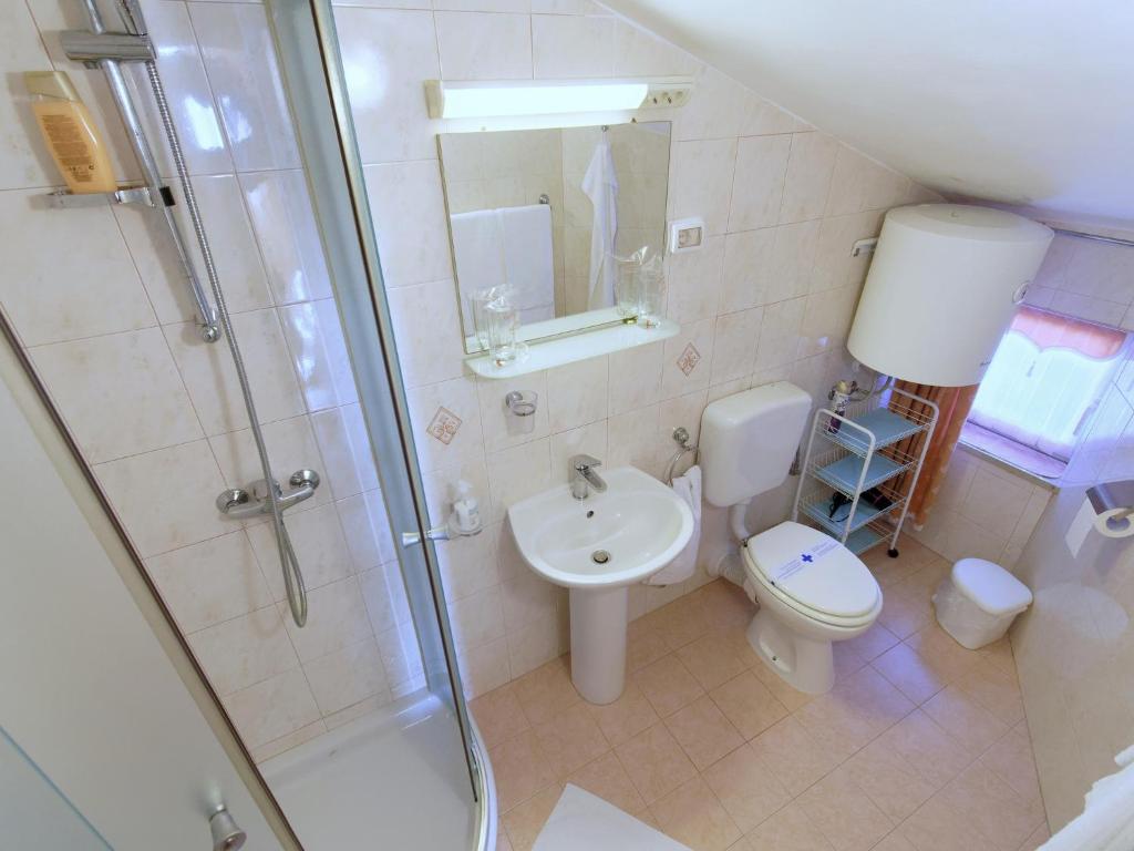 Kúpeľňa v ubytovaní Holiday Home Nevena by Rent Istria