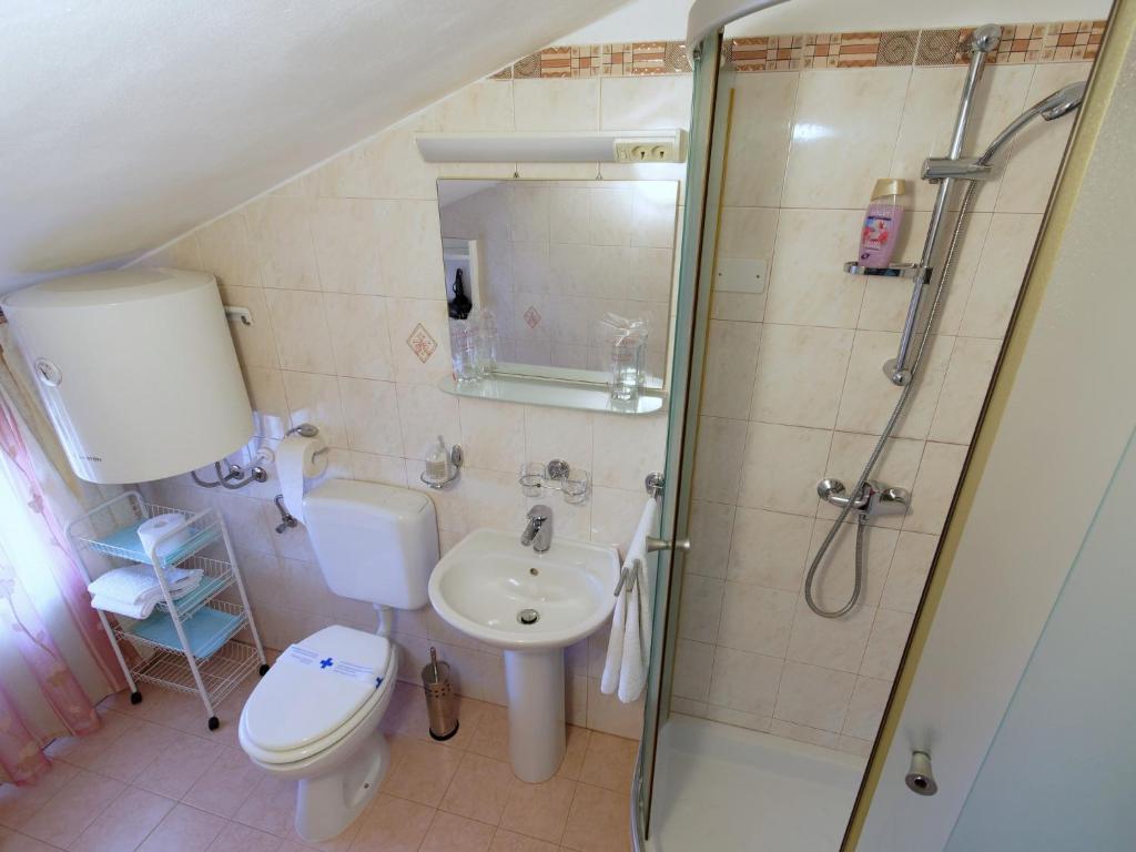 Kúpeľňa v ubytovaní Holiday Home Nevena by Rent Istria