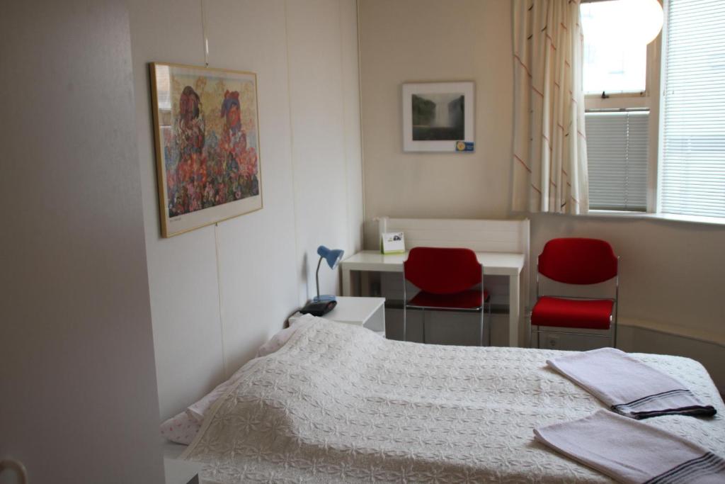 
Double or Twin Room with Shared Bathroom
