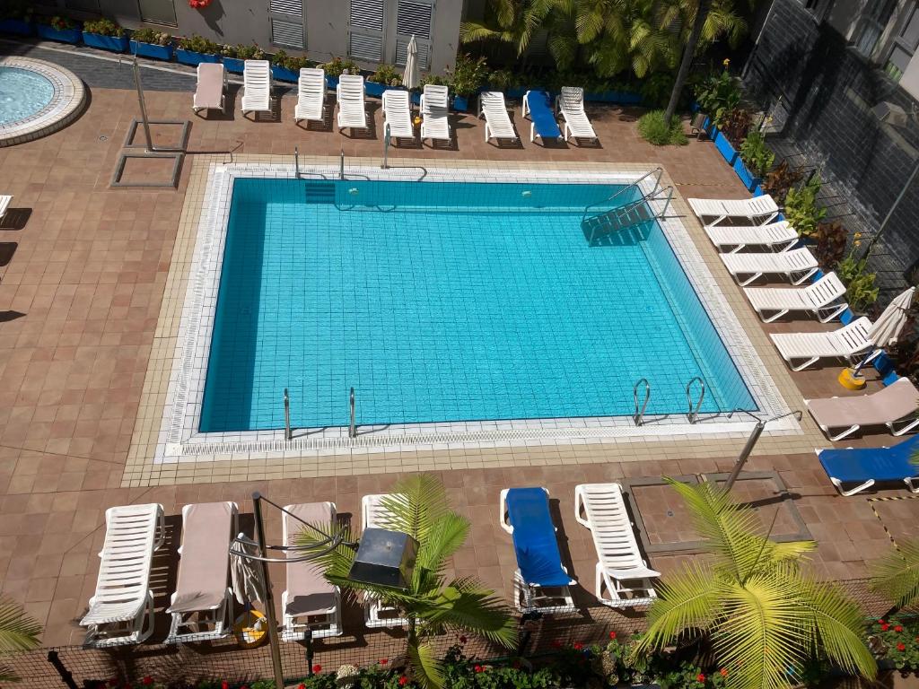 Bazén v ubytování MARTSARAs PISCINA SARDINA nebo v jeho okolí