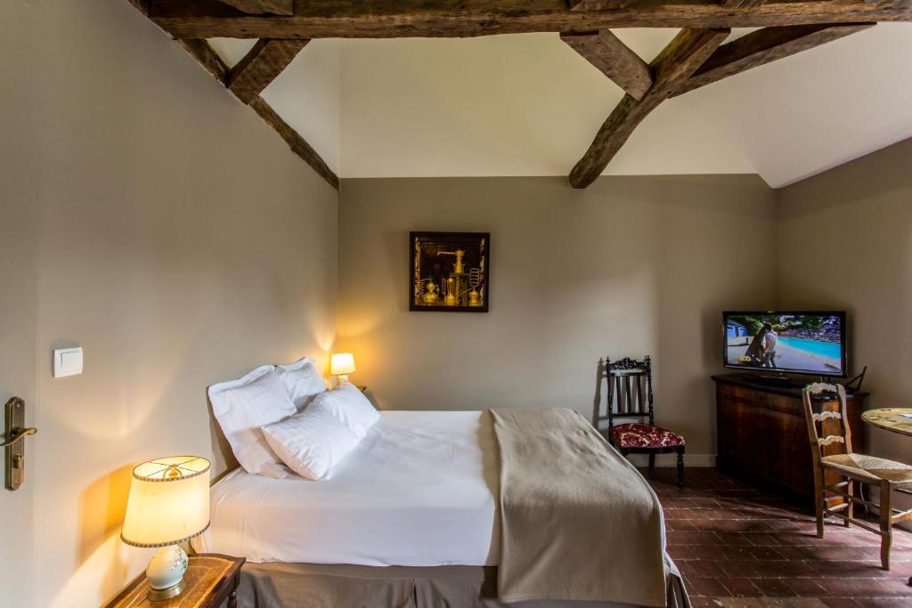 Posteľ alebo postele v izbe v ubytovaní L'hôtel de Panette, charpente historique - cathédrale