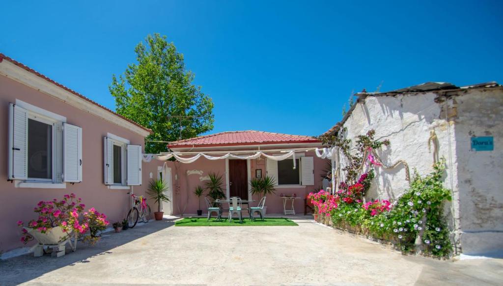 Vonkajšia záhrada v ubytovaní Doras Beach Bungalow B by "elite"