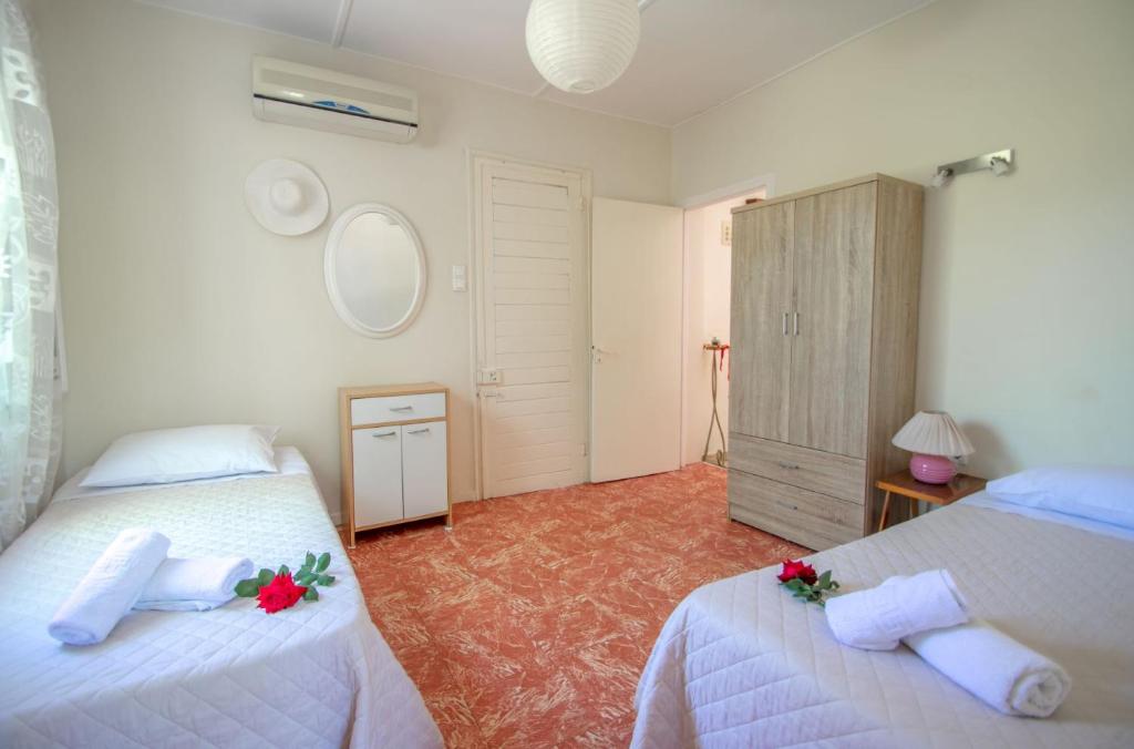 Posteľ alebo postele v izbe v ubytovaní Doras Beach Bungalow B by "elite"