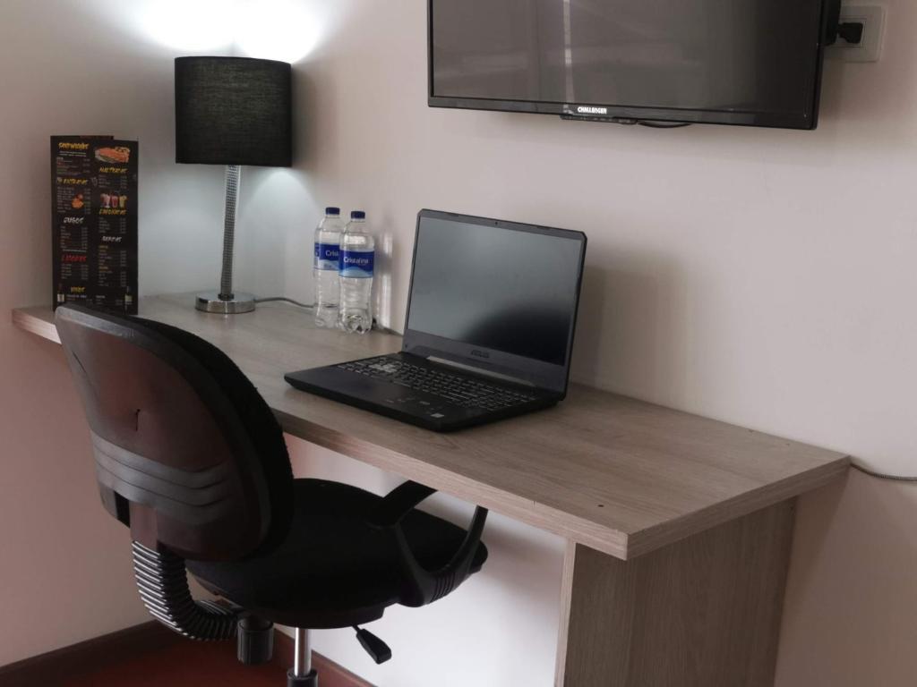 TV a/nebo společenská místnost v ubytování Hotel Radel Bogotá