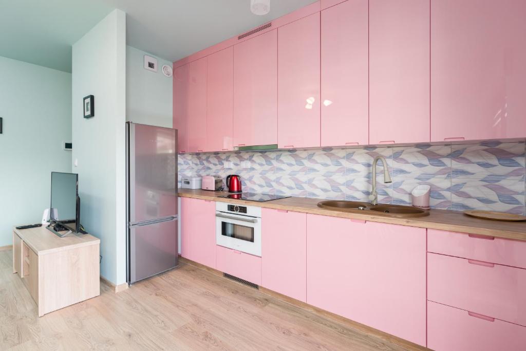 Kuchyňa alebo kuchynka v ubytovaní Bukowska 18 Apartments MTP Poznań by Noclegi Renters