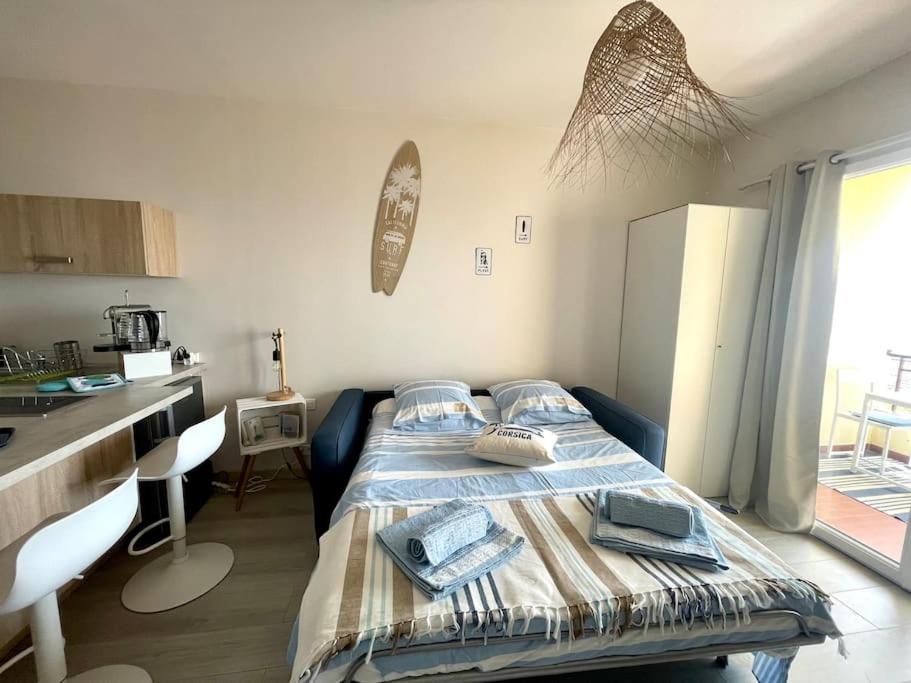 Fotografia z galérie ubytovania A Piaghja, adorable studio avec vue imprenable sur la mer v destinácii Ajaccio