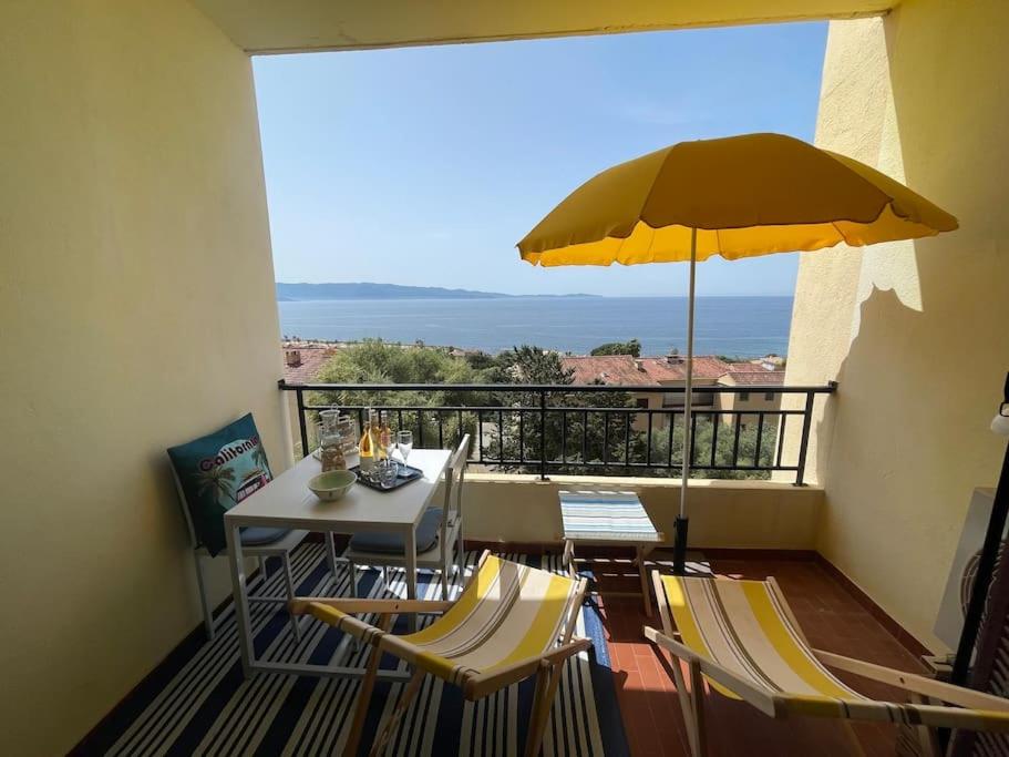 Fotografia z galérie ubytovania A Piaghja, adorable studio avec vue imprenable sur la mer v destinácii Ajaccio