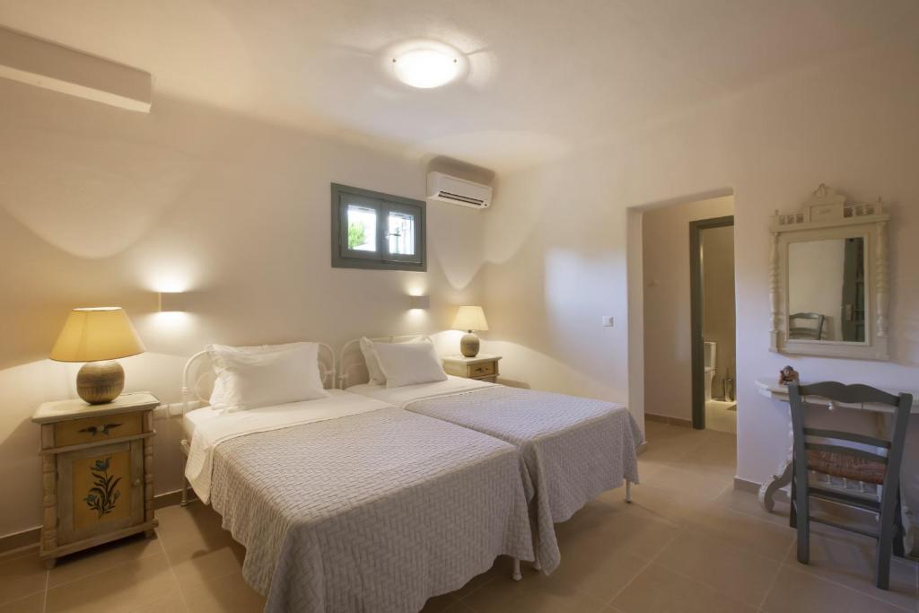 Posteľ alebo postele v izbe v ubytovaní Villa Erato · Ideal family Villa for 8 - Pool, Sea Views