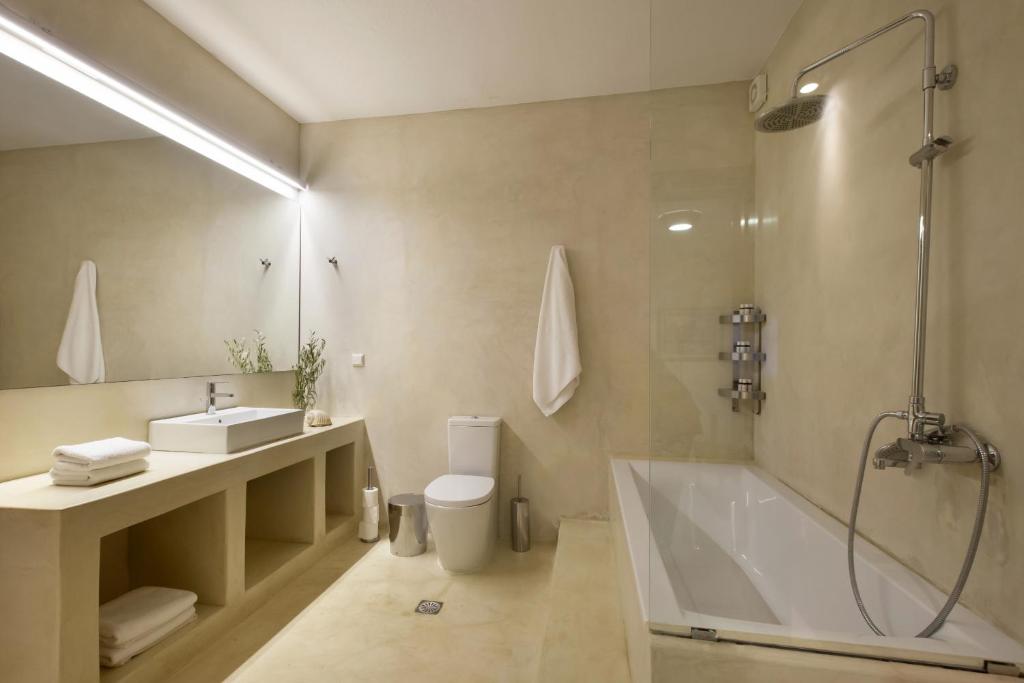 Kúpeľňa v ubytovaní Villa Erato · Ideal family Villa for 8 - Pool, Sea Views