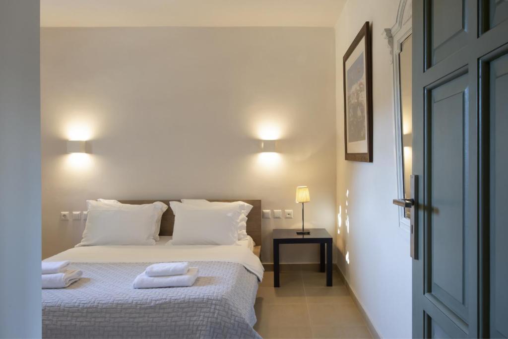 Posteľ alebo postele v izbe v ubytovaní Villa Erato · Ideal family Villa for 8 - Pool, Sea Views