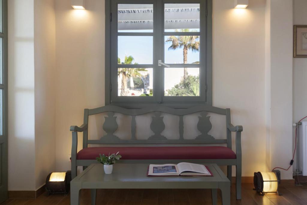 Posedenie v ubytovaní Villa Erato · Ideal family Villa for 8 - Pool, Sea Views