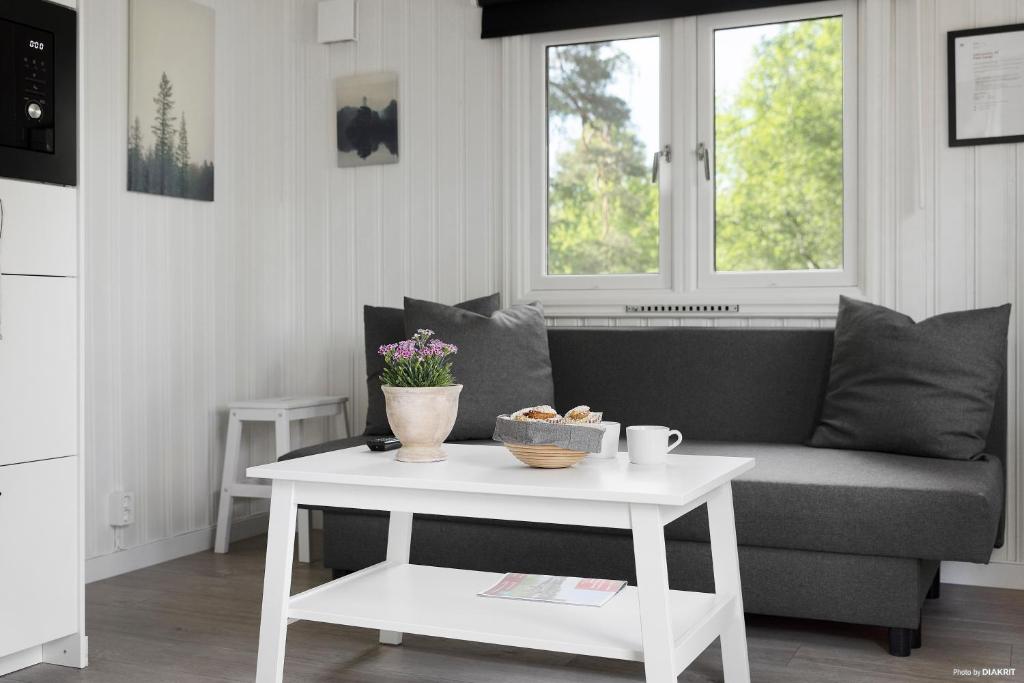 Posezení v ubytování First Camp Kolmården-Norrköping