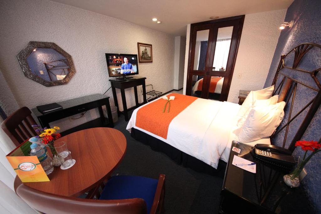 Postel nebo postele na pokoji v ubytování Hotel Ciros