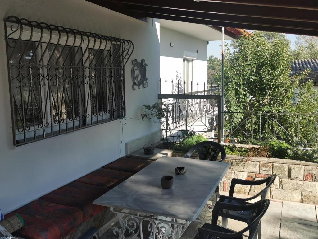 Balkon lub taras w obiekcie 160 s.m unique luxury house