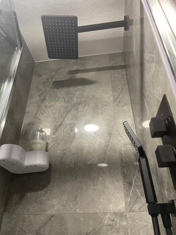 Da Vinci Guest House Gatwick Guest Parking, A Real Gem - Tweepersoonskamer Met Eigen Badkamer
