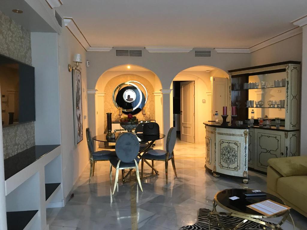 Fotografie z fotogalerie ubytování Magna Marbella - Luxurious flat close to Puerto Banús by easyBNB v destinaci Marbella