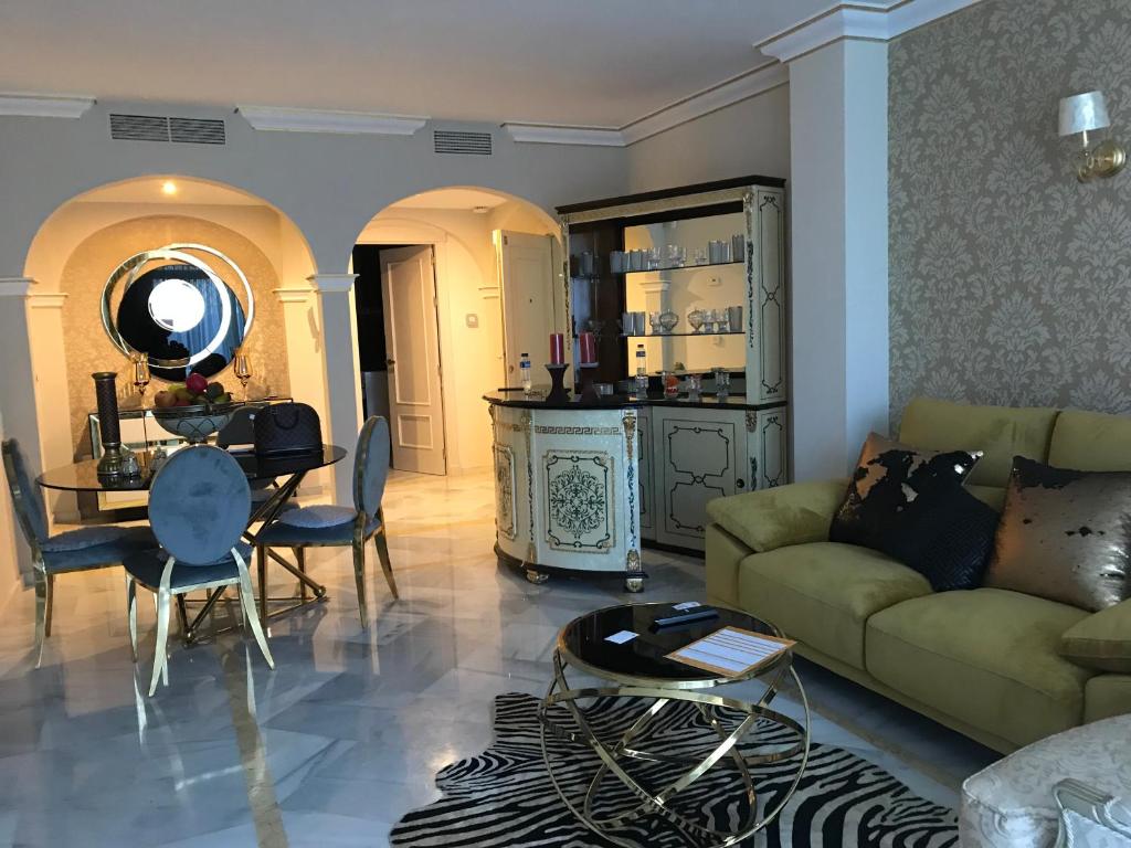 Fotografie z fotogalerie ubytování Magna Marbella - Luxurious flat close to Puerto Banús by easyBNB v destinaci Marbella