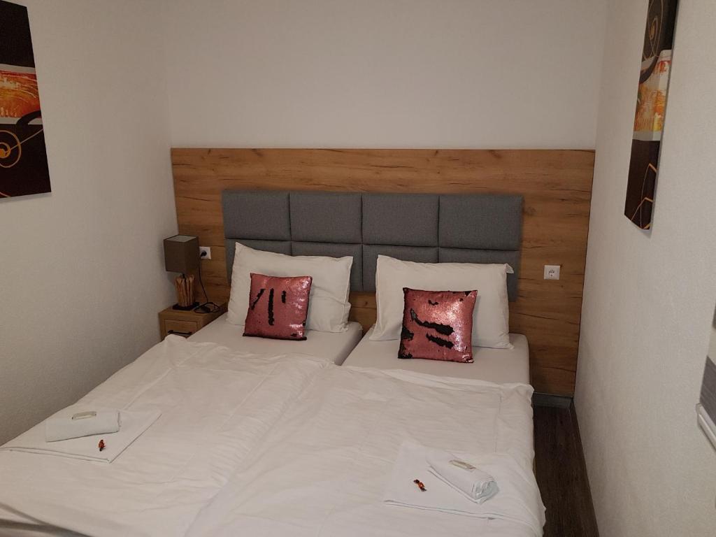Katil atau katil-katil dalam bilik di Pension Central Semmering