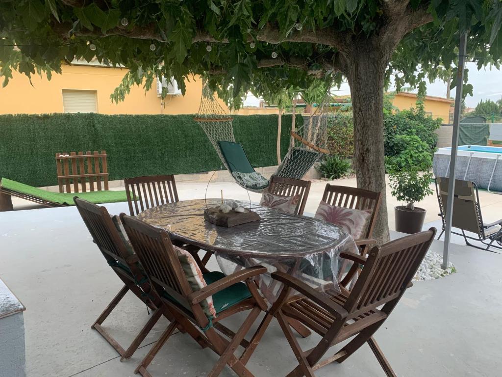 Balkón alebo terasa v ubytovaní Casa Enric , con zona infantil, piscina y parking privado