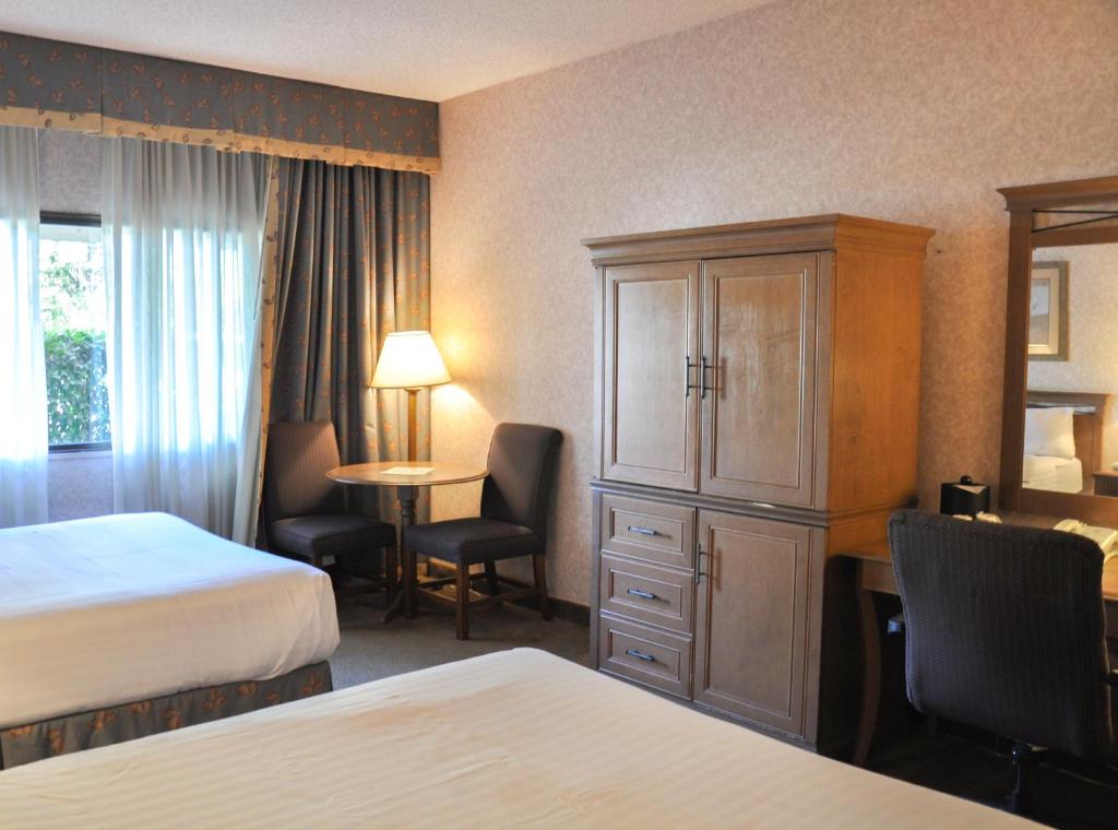 Piccadilly Inn Airport - Queen Room With Two Queen Beds - Disability Access