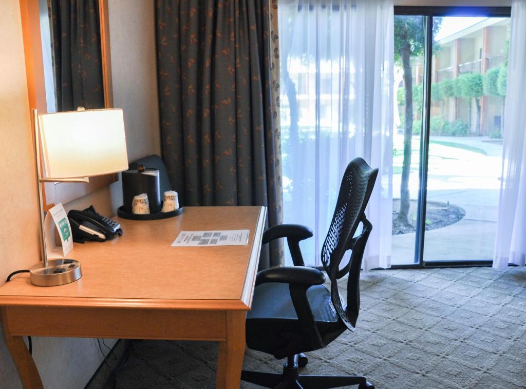 Piccadilly Inn Airport - Salle De Roi