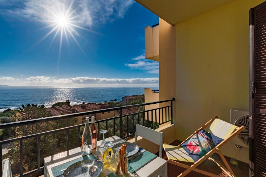Fotografia z galérie ubytovania A Piaghja, adorable studio avec vue imprenable sur la mer v destinácii Ajaccio