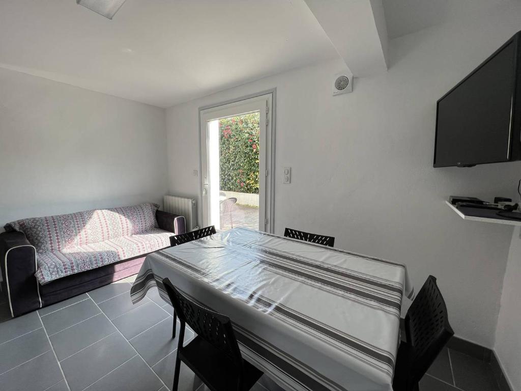 Coquet T1 Bis avec Terrasse en Rez-de-Jardin, Cambo-les-Bains - FR-1-495-91 - Apartamento (2 Adultos)