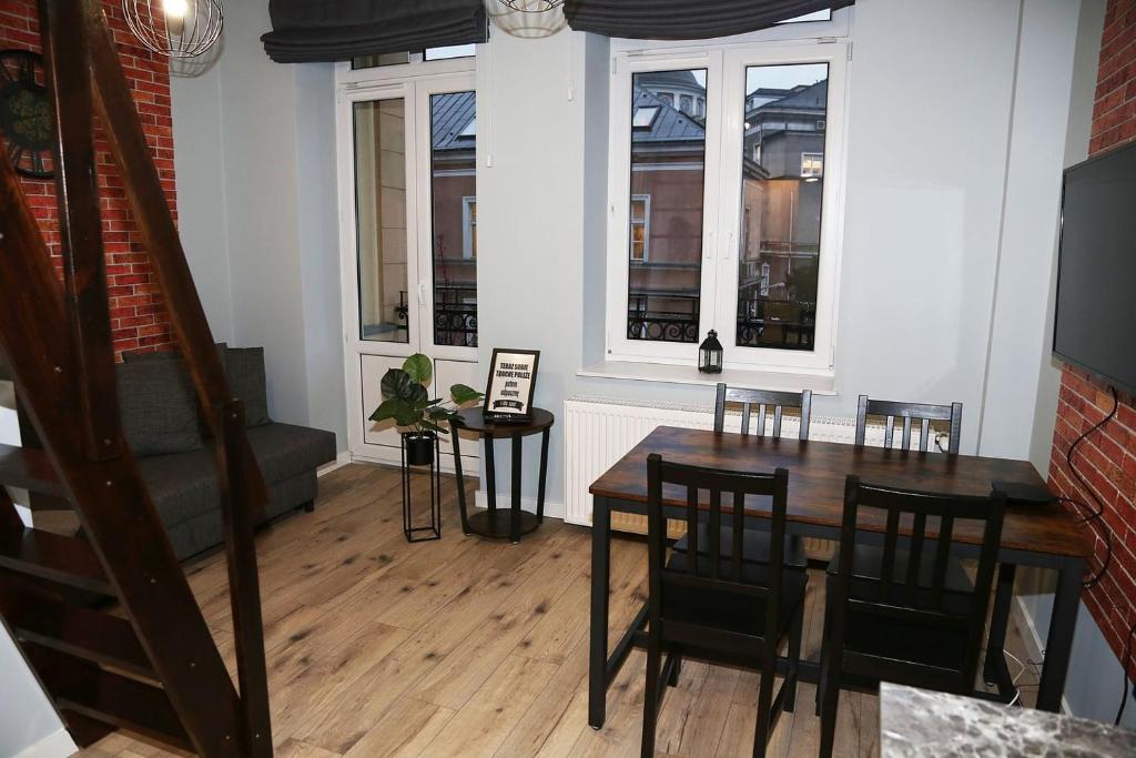 Fotografia z galérie ubytovania Very Berry Długa 18-5A-2 City Center Apartments, AC, self check in 24h! v Poznani