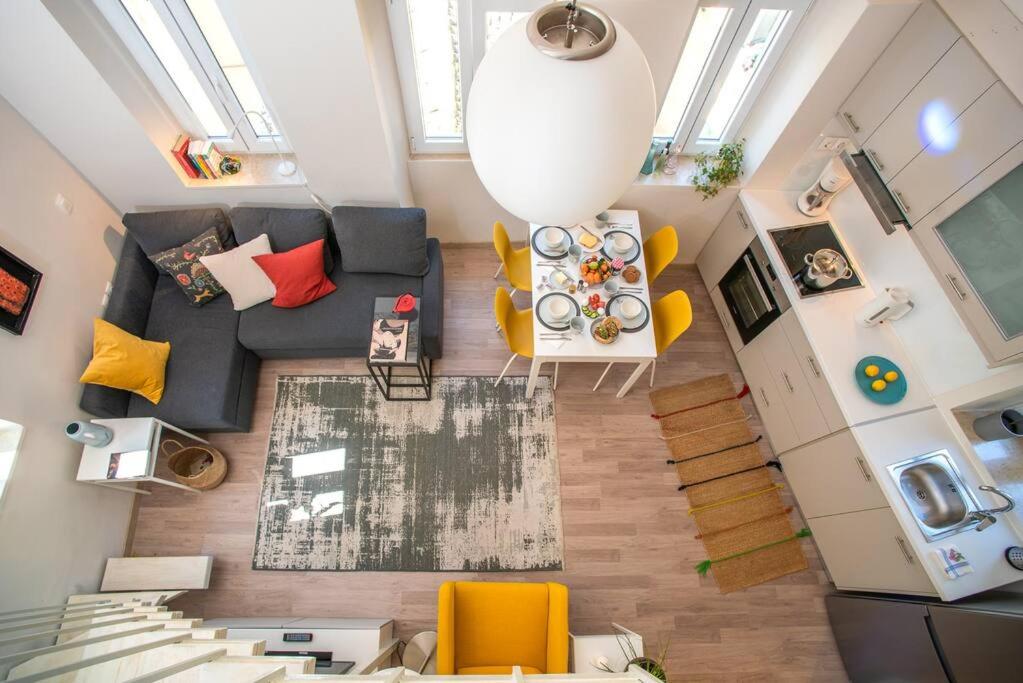 Newly Renovated 1730's Venetian Loft (01) !