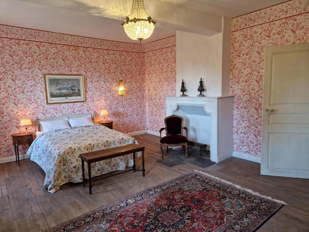 Postel nebo postele na pokoji v ubytování Château St Justin