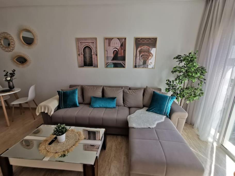 a living room with a couch and a table at Superbe appart cosy au centre de Casa+Free Parking in Casablanca