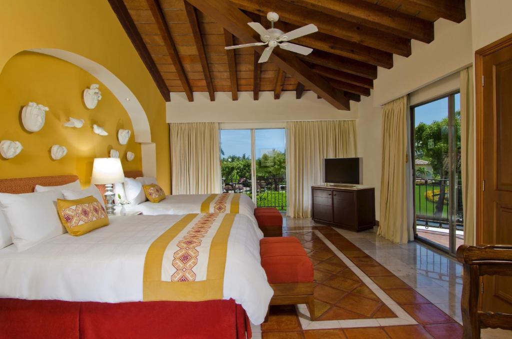 TV a/nebo společenská místnost v ubytování Casa Velas Adults Only All Inclusive