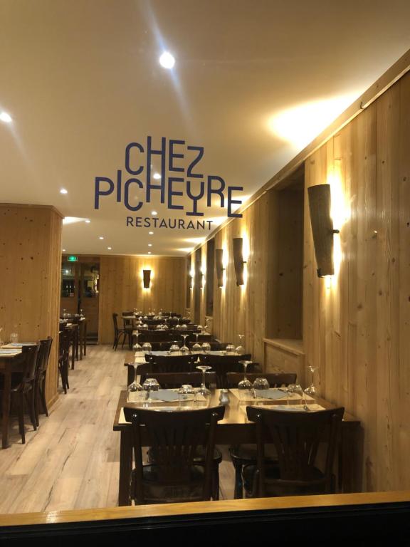 Restaurace v ubytování Hôtel Picheyre