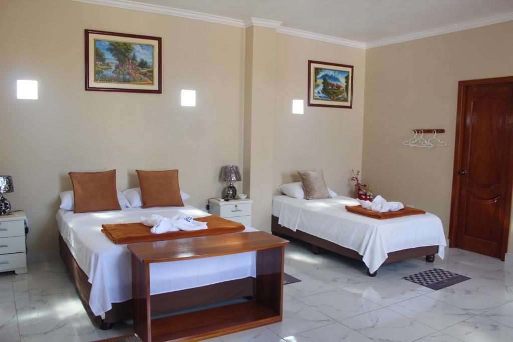 Postel nebo postele na pokoji v ubytování Hostal Romy