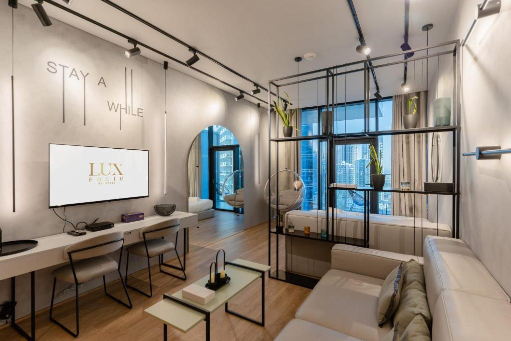 LUXFolio Retreats – Luxury Studio Apartment