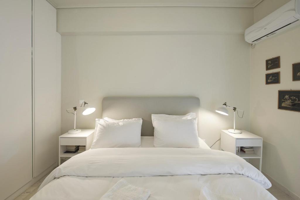 Posteľ alebo postele v izbe v ubytovaní LucyZen! Stylish Apt, Athenian Riviera, near beach