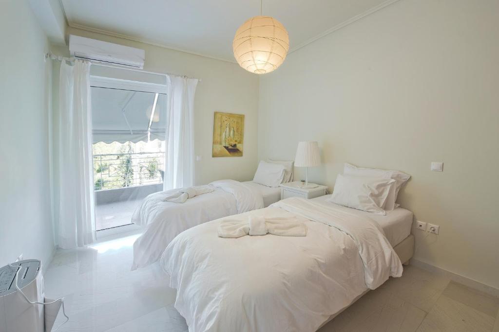 Posteľ alebo postele v izbe v ubytovaní LucyZen! Stylish Apt, Athenian Riviera, near beach