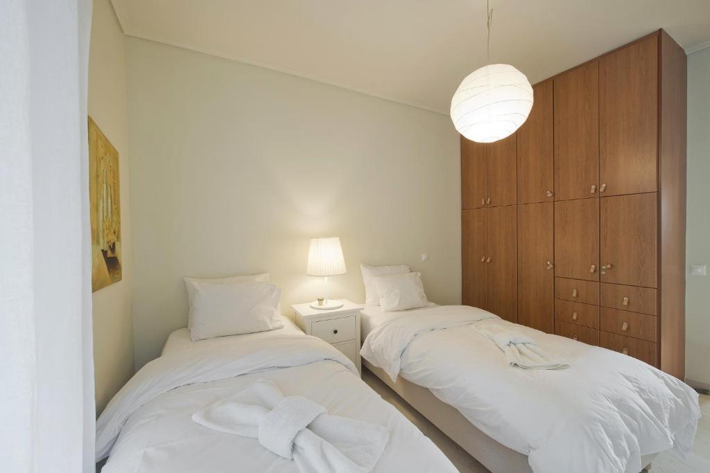 Posteľ alebo postele v izbe v ubytovaní LucyZen! Stylish Apt, Athenian Riviera, near beach