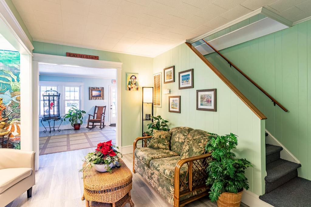 Area soggiorno di Island Guesthouse and Motel OBX