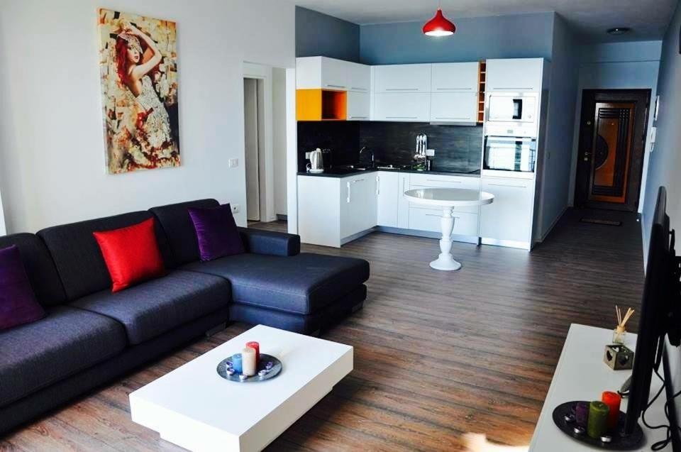 Hard Rock Apartments - Image 9