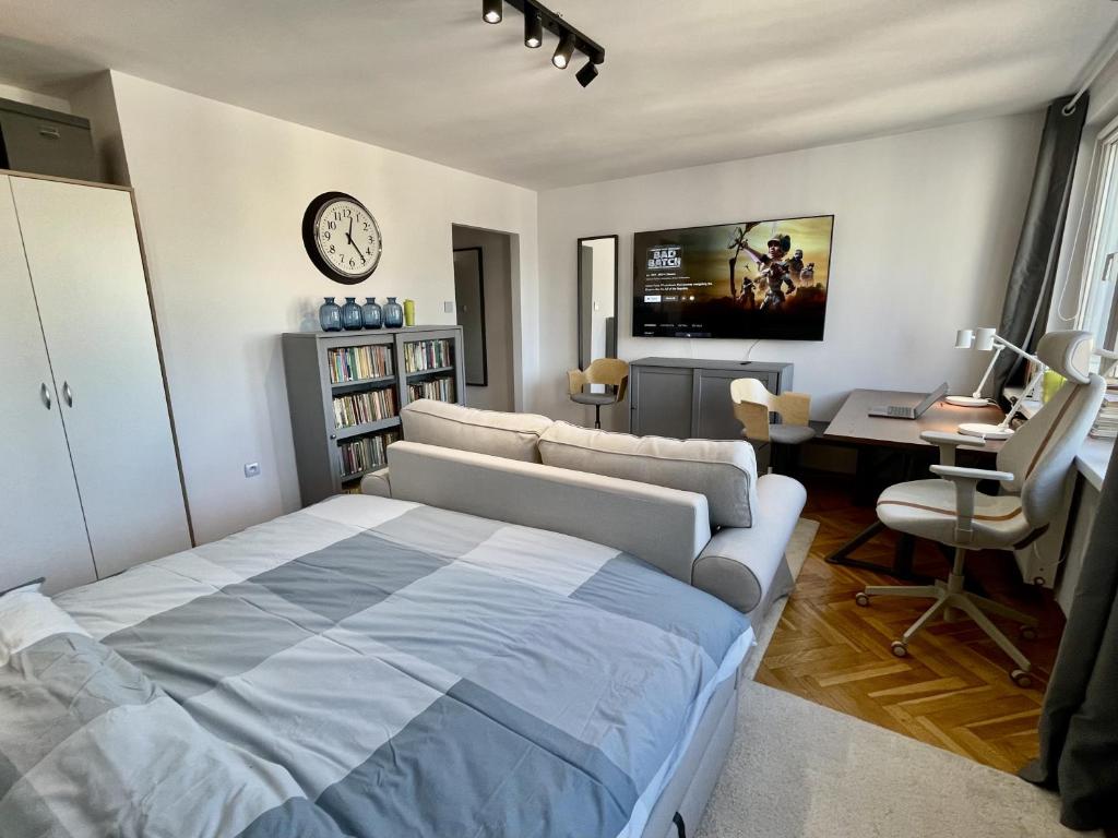 Posteľ alebo postele v izbe v ubytovaní HOLIDAY 4 metro WiFi 70'TV Netflix Disney AppleTV