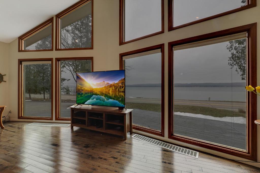 Lakeshore Dreams - Housity