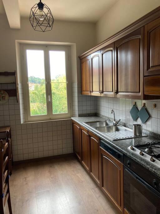 A kitchen or kitchenette at Casa Nina, intero appartamento
